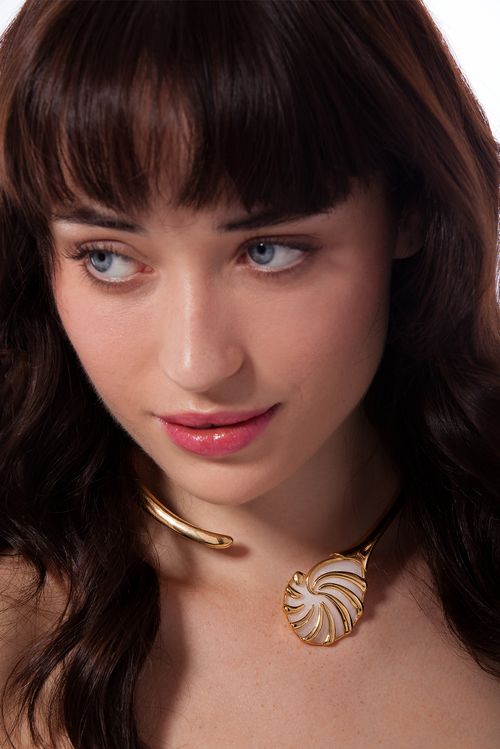 Colar Choker Varo - Resina Perolada - Coleção SurreABISMO Cristalino Banho: Folheado a Ouro