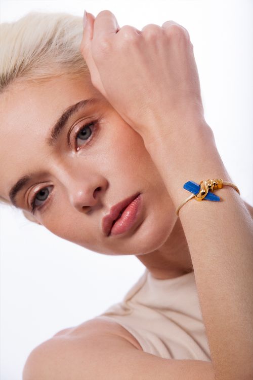 Pulseira Aragon - Quartzo Azul Anil e Cordão Bege - Coleção SurreABISMO Cristalino Banho: Folheado a Ouro