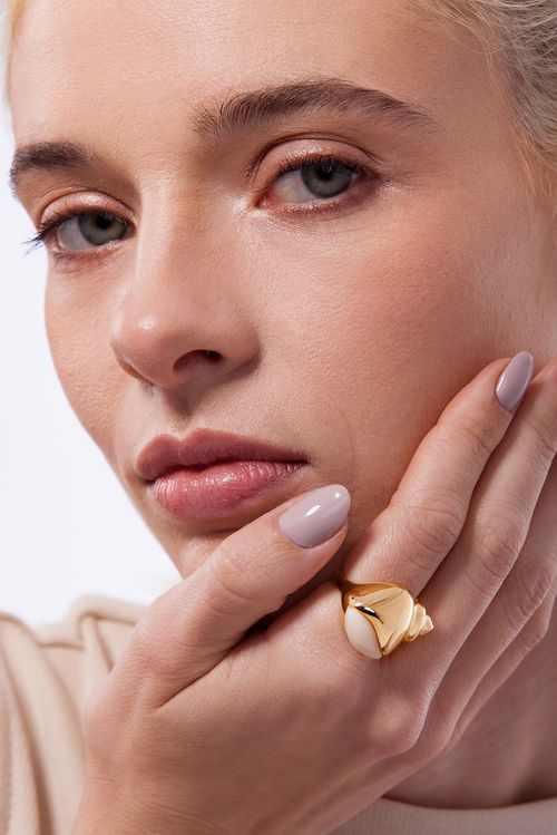 Anel Dalí - Resina Bege - Coleção SurreABISMO Cristalino Banho: Folheado a Ouro