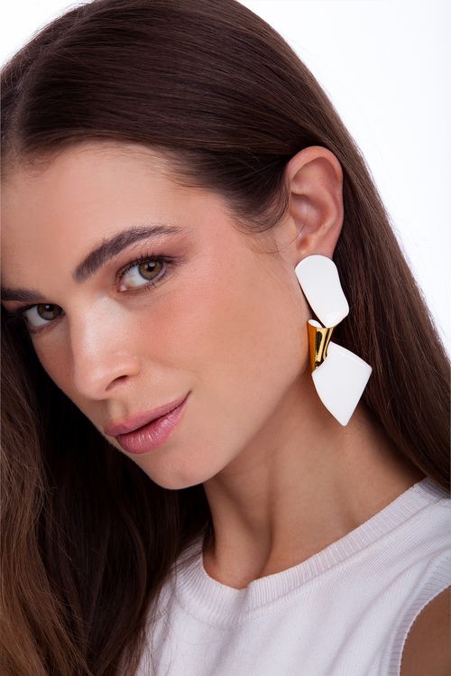 Brinco El Paisaje - Esmalte Branco - Coleção Maria Dolores + Maria Valentina Banho: Folheado a Ouro