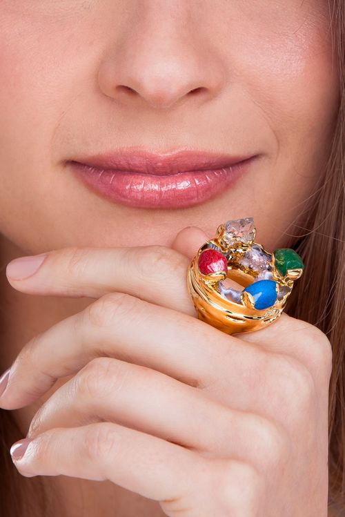 Anel Alegria - Feldspato Vermelho, Cristal, Drusa Metalizada e Quartzo Verde - Coleção Alma Banho: Folheado a Ouro