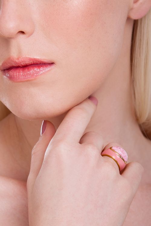 Anel Candy - Rodocrosita e Esmalte Rosa- Coleção Piquenique Banho: Folheado a Ouro