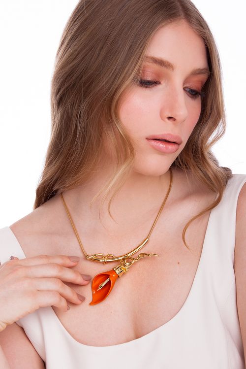 Colar Calla - Quartzo Verde e Resina Laranja - Coleção À Flor da Pele Banho: Folheado a Ouro