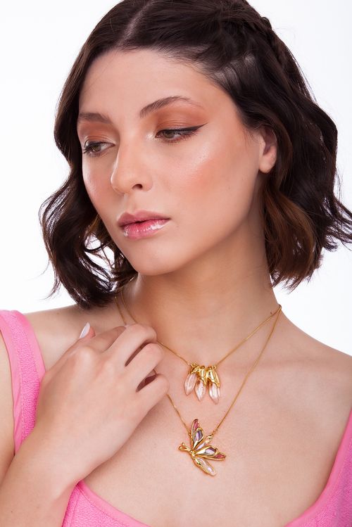 Colar Flutua - Cristal Holográfico, Resina Multicolorida - Coleção Ela Voa Banho: Folheado a Ouro