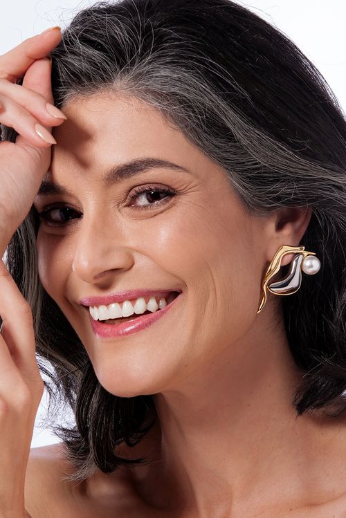 Brinco Ballet - Ágata Cinza Metalizada e Pérola - Coleção Ritmo Banho: Folheado a Ouro