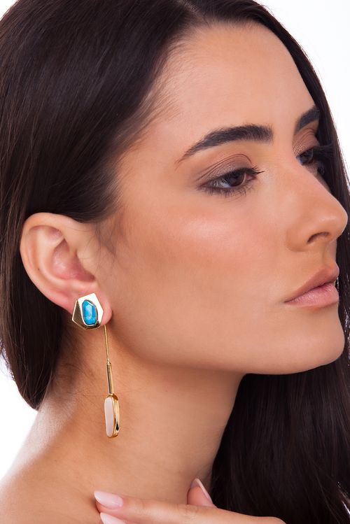 Brinco Coragem - Haulita Turquesa e Madrepérola - Coleção Existe em Mim Banho: Folheado a Ouro