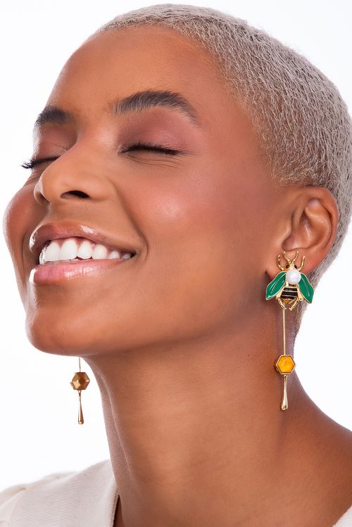 Brinco Mel - Feldspato Amarelo, Pérola e Esmalte Preto e Verde - Coleção Ser Girassol Banho: Folheado a Ouro