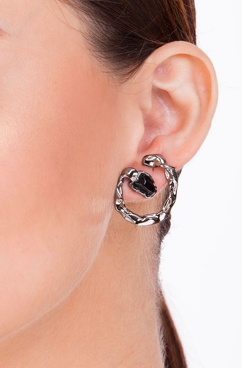 Brinco Ironia Médio - Obsidiana Preta - Coleção Paradoxo Banho: Ródio Negro