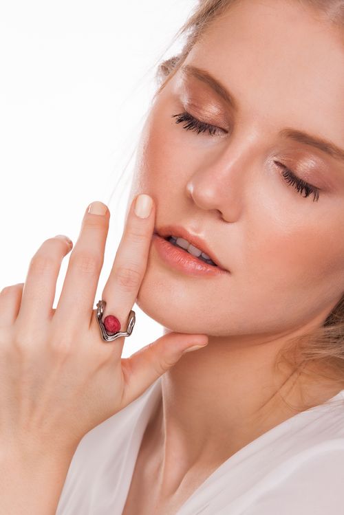 Anel Silêncio - Feldspato Vermelho - Coleção Reset Banho: Ródio Negro