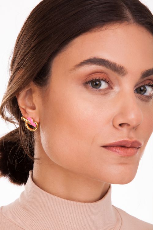 Brinco O Carinho - Neon Rosa - Coleção O Abraço Banho: Folheado a Ouro