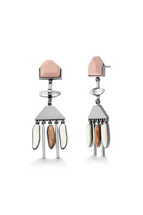 Brinco Mistura - Cristal, Madeira Rosa, Madrepérola e Quartzo Morango - Coleção Existe em Mim Banho: Ródio Negro