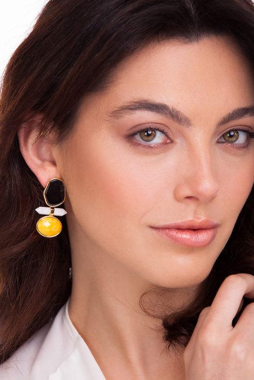 Brinco Petit Beauté - Dolomita, Feldspato Amarelo e Obsidiana Preta - Coleção Acquarella Banho: Folheado a Ouro
