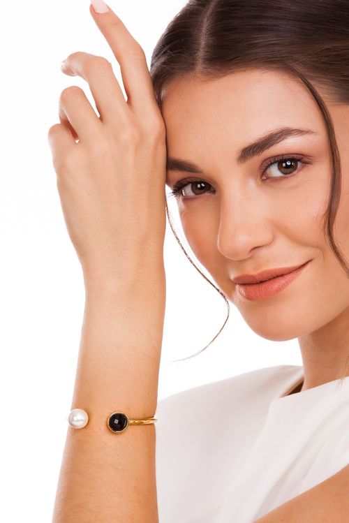 Pulseira Blanc Bebê - Obsidiana Preta e Pérola - Coleção Blanc Banho: Folheado a Ouro