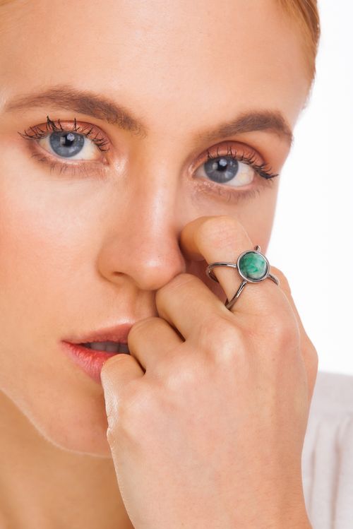 Anel Abstrato - Esmeralda - Coleção Essential Banho: Ródio Negro