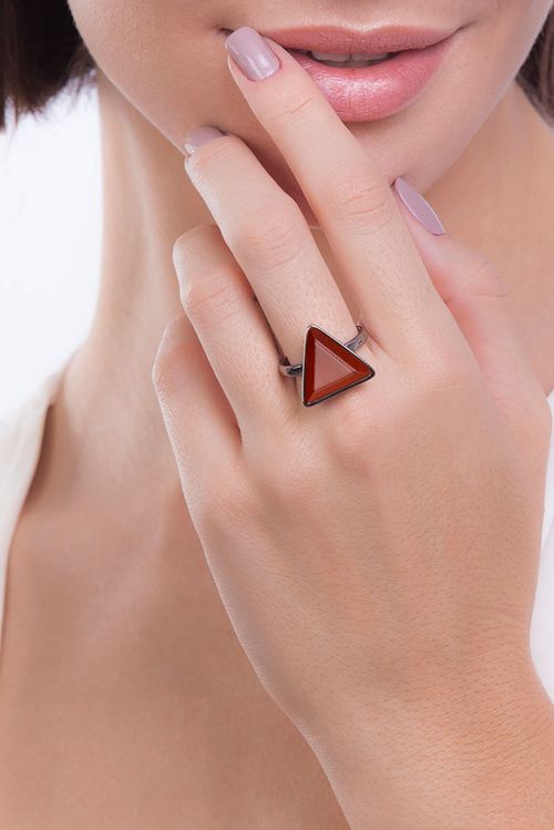 Anel Little Triangle - Ágata Vermelha - Coleção Geometric Banho: Ródio Negro
