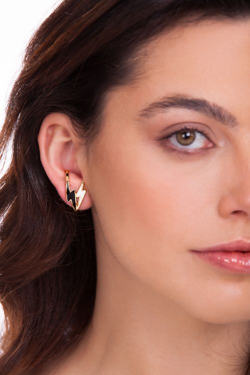 Brinco Raios - Esmalte Branco e Preto - Coleção Disney Cruella Banho: Folheado a Ouro