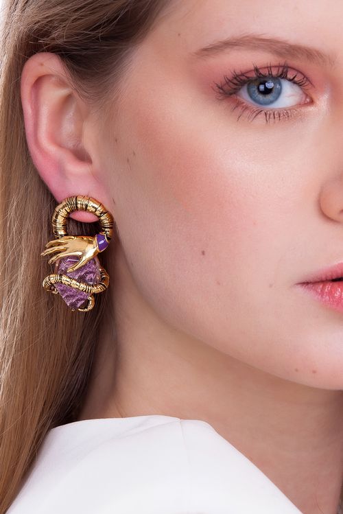 Brinco Encantado - Ametista e Esmalte Roxo - Coleção Disney Malévola Banho: Folheado a Ouro