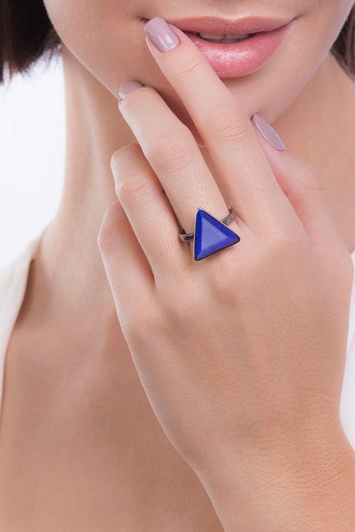 Anel Little Triangle - Quartzo Azul Anil - Coleção Geometric Banho: Ródio Negro