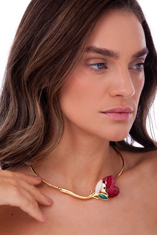 Colar Choker Romance - Feldspato Vermelho, Malaquita e Madrepérola - Coleção Flor e Ser Amor Banho: Folheado a Ouro