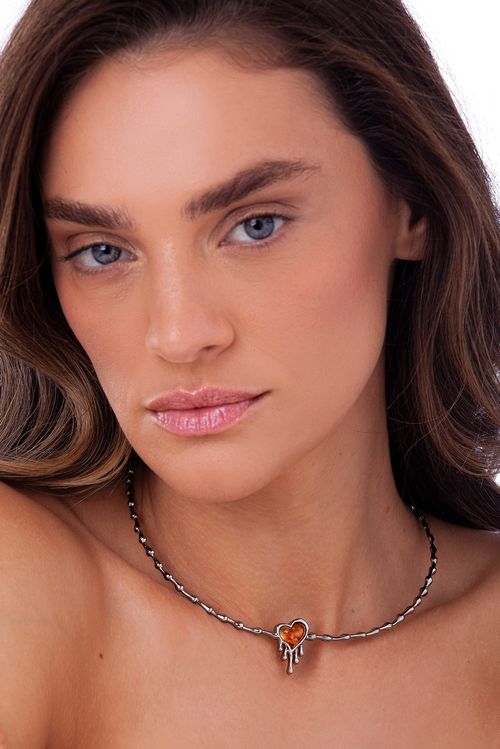 Colar Choker Fervor- Resina Caramelo - Coleção Flor e Ser Amor Banho: Ródio Negro