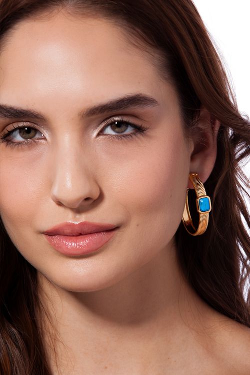 Brinco Hoopetrus - Haulita Turquesa - Coleção Inéditos Julho Banho: Folheado a Ouro