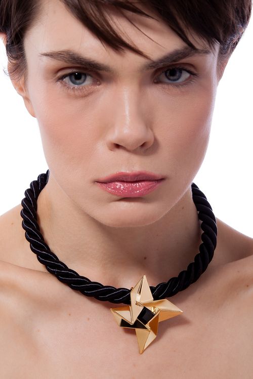 Colar Choker Kaze - Cordão Preto e Obsidiana Preta - Coleção Ecoa Banho: Folheado a Ouro