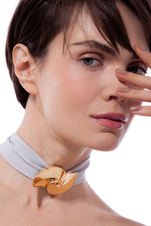Colar Choker Flow - Tecido Cinza e Marrom - Coleção Ecoa Banho: Folheado a Ouro