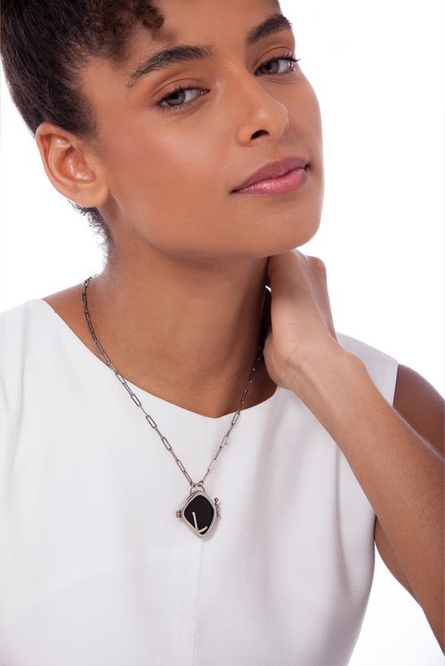 Colar Alfabeto L - Feldspato Vermelho, Haulita Turquesa, Obsidiana, Malaquita e Ágata Cinza Metalizada - Coleção Expressão Banho: Ródio Negro
