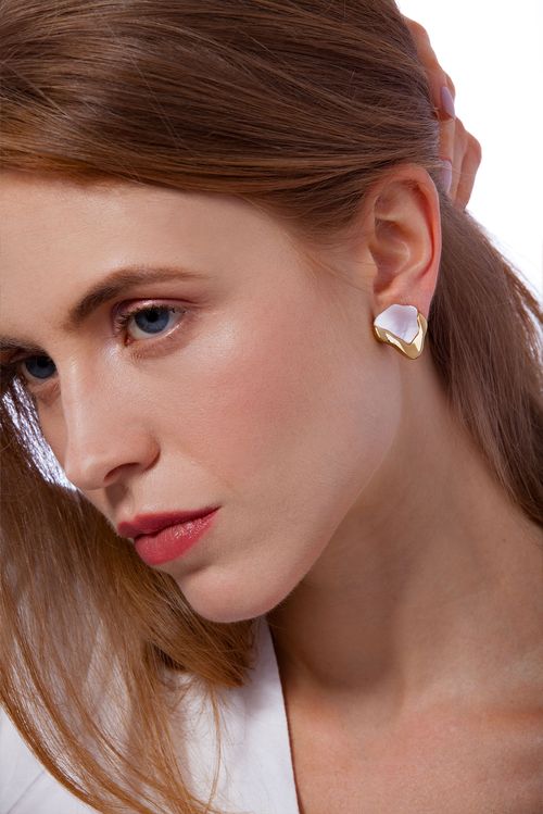 Brinco Terre - Madrepérola - Coleção Acquarella Banho: Folheado a Ouro