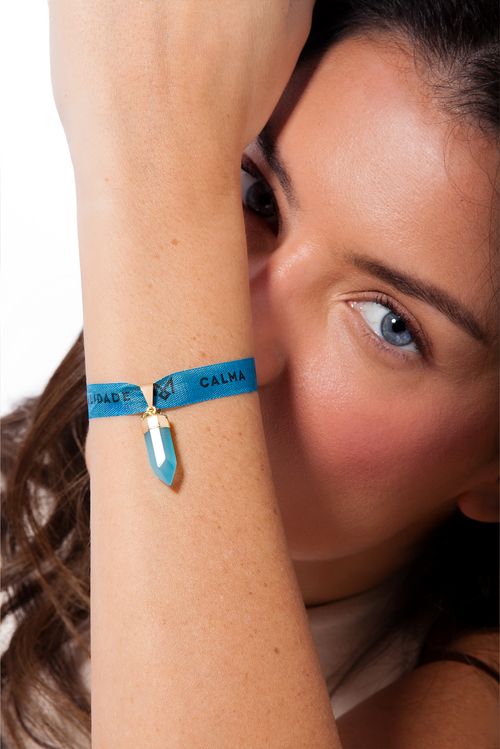 Pulseira Votos - Ágata Azul e Fita Azul - Coleção Ícones Banho: Folheado a Ouro
