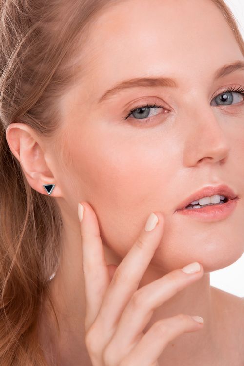 Brinco Petit Triângulo - Obsidiana Preta - Coleção Layers Banho: Ródio Negro