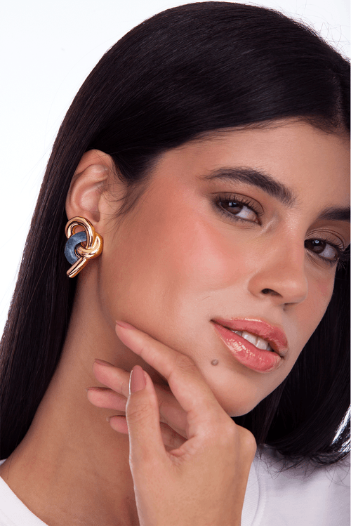 Brinco Enlevo - Labradorita Azul Claro - Coleção TRAJEtos Banho: Folheado a Ouro